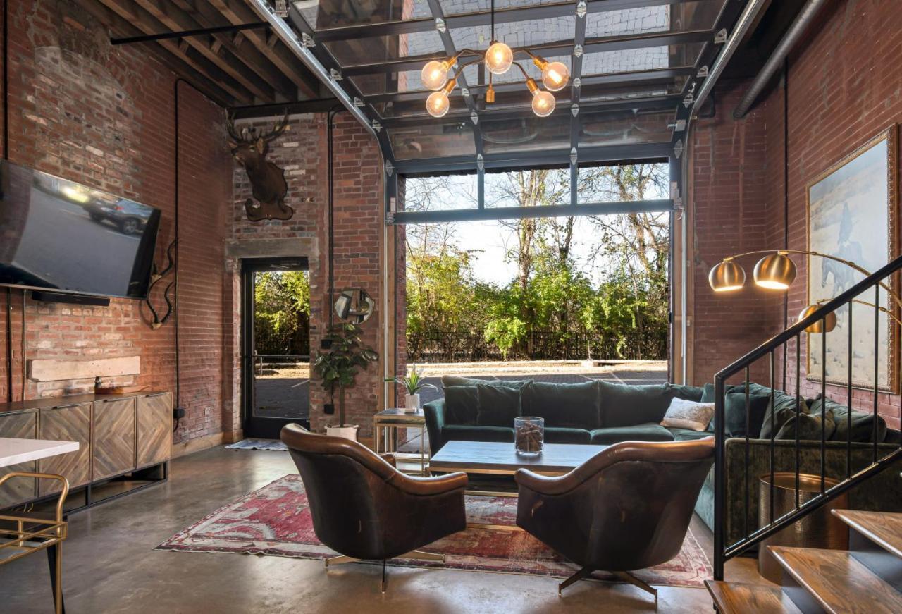 One-Of-A-Kind! Roll Up Garage Door-Pool, Speakeasy Villa Nashville Bagian luar foto