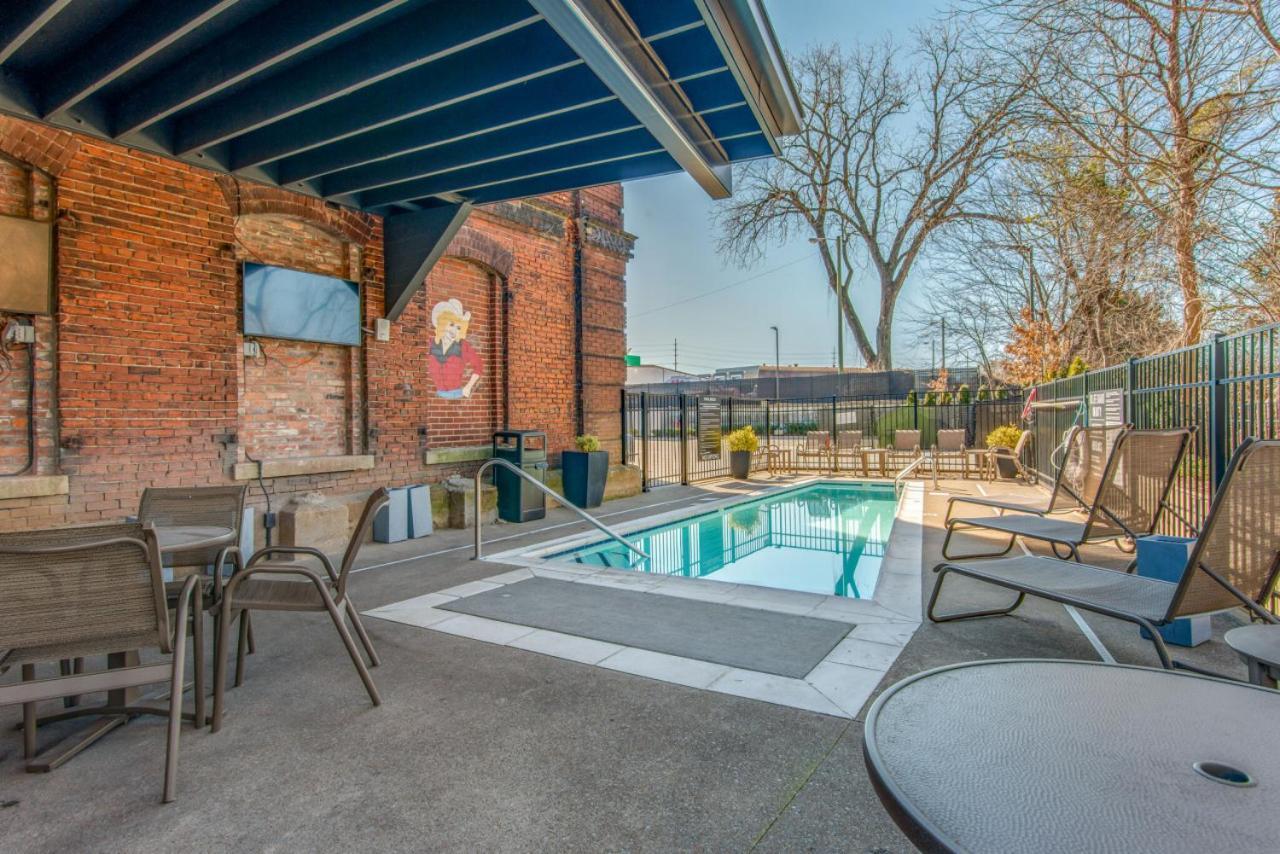 One-Of-A-Kind! Roll Up Garage Door-Pool, Speakeasy Villa Nashville Bagian luar foto