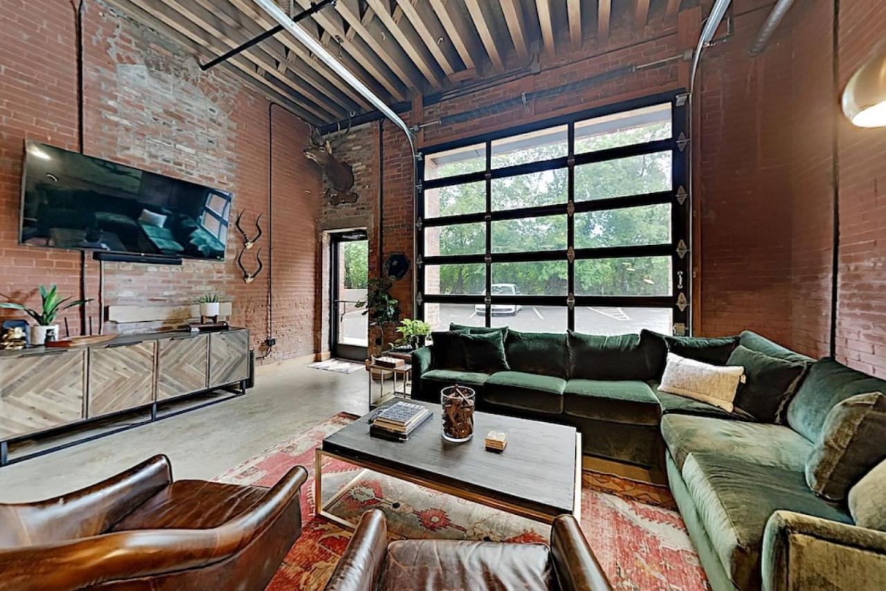 One-Of-A-Kind! Roll Up Garage Door-Pool, Speakeasy Villa Nashville Bagian luar foto