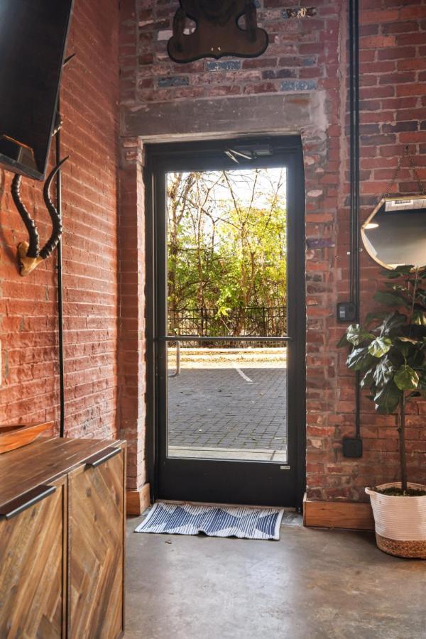 One-Of-A-Kind! Roll Up Garage Door-Pool, Speakeasy Villa Nashville Bagian luar foto