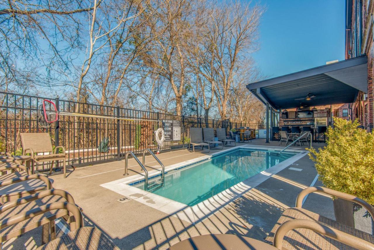 One-Of-A-Kind! Roll Up Garage Door-Pool, Speakeasy Villa Nashville Bagian luar foto