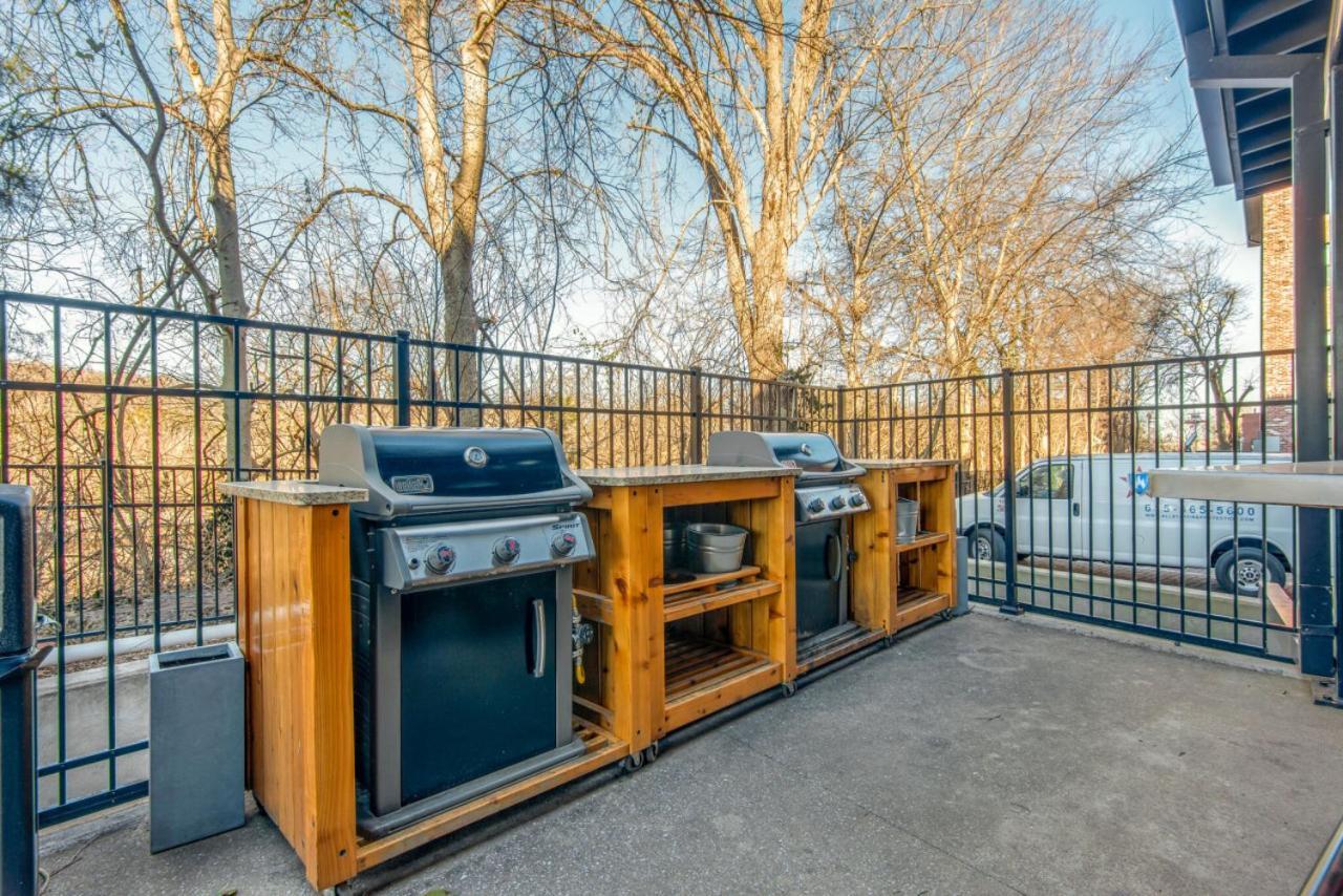 One-Of-A-Kind! Roll Up Garage Door-Pool, Speakeasy Villa Nashville Bagian luar foto