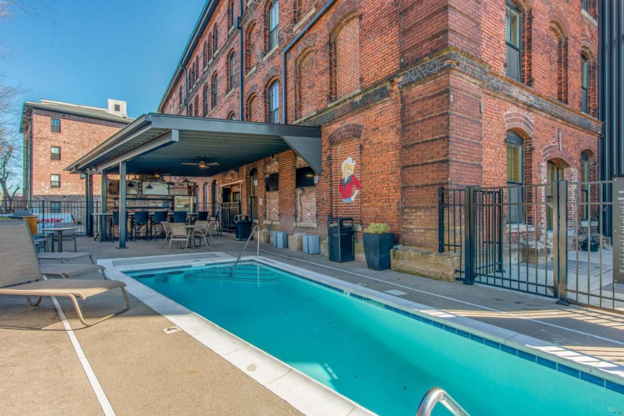 One-Of-A-Kind! Roll Up Garage Door-Pool, Speakeasy Villa Nashville Bagian luar foto